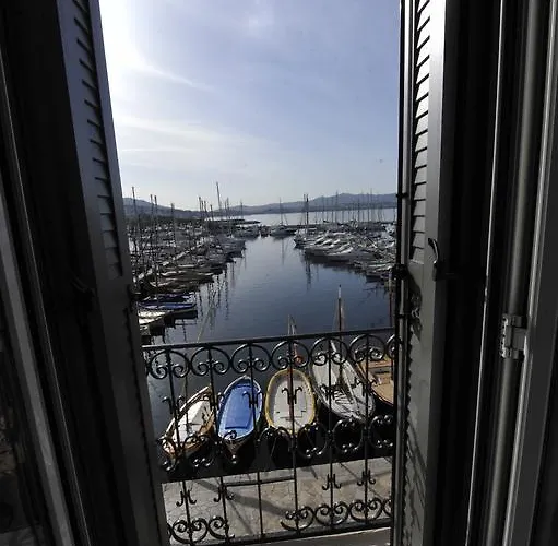 Restaurant De La Tour 2* Sanary-sur-Mer
