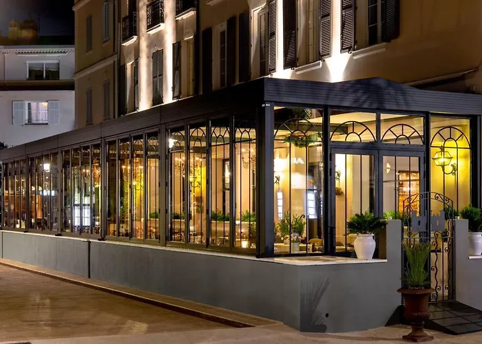 Restaurant De La Tour Szálloda 2*