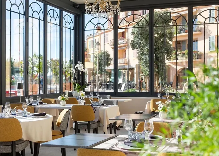 Restaurant De La Tour Szálloda