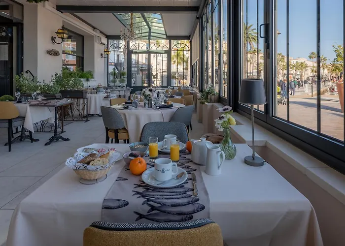 Ξενοδοχείο Restaurant De La Tour Sanary-sur-Mer