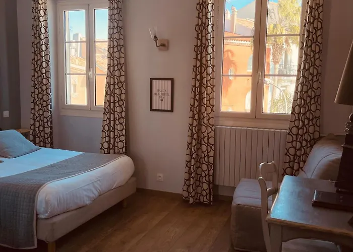 Ξενοδοχείο Restaurant De La Tour Sanary-sur-Mer