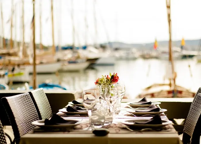 Restaurant De La Tour 2* Sanary-sur-Mer