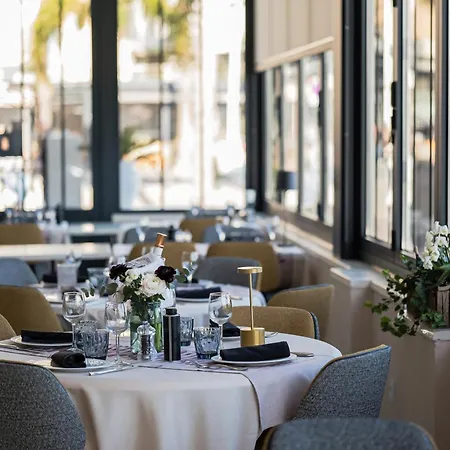 Restaurant De La Tour Отель