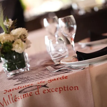Отель Restaurant De La Tour 2*