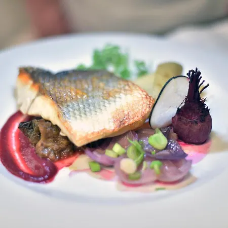 Restaurant De La Tour Отель