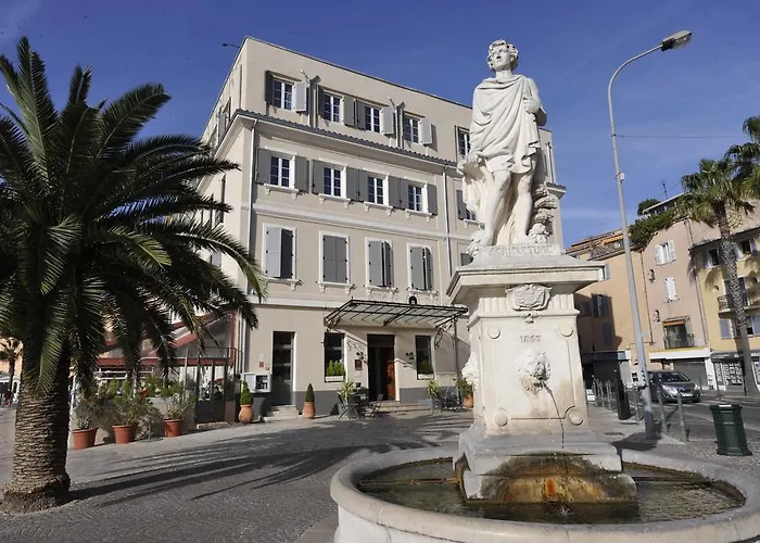 Restaurant De La Tour 2*