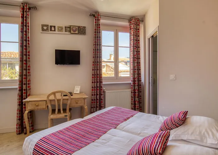 Restaurant De La Tour 호텔 2*